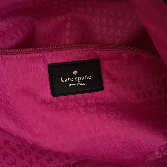 Kate Spade duffel bag. Used only a hand full of times - Picture 5 of 5
